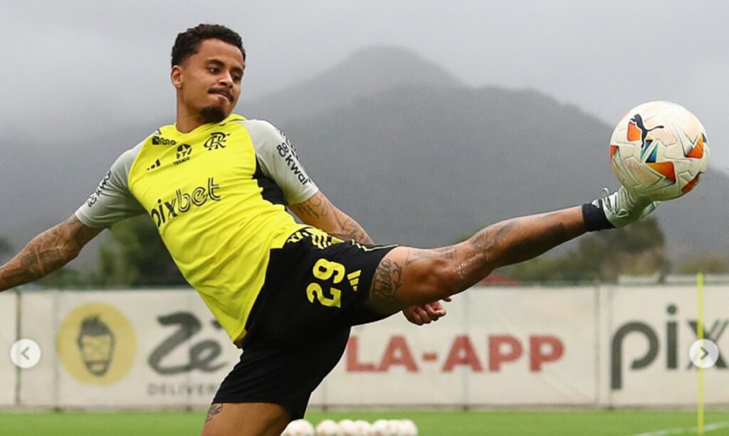 allan em treino do flamengo com o número 29