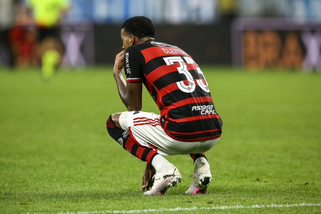 Cleiton, do Flamengo, reage após perder a partida entre Grêmio e Flamengo, pelo Brasileirão 2024, na Arena do Grêmio, em 22 de setembro de 2024