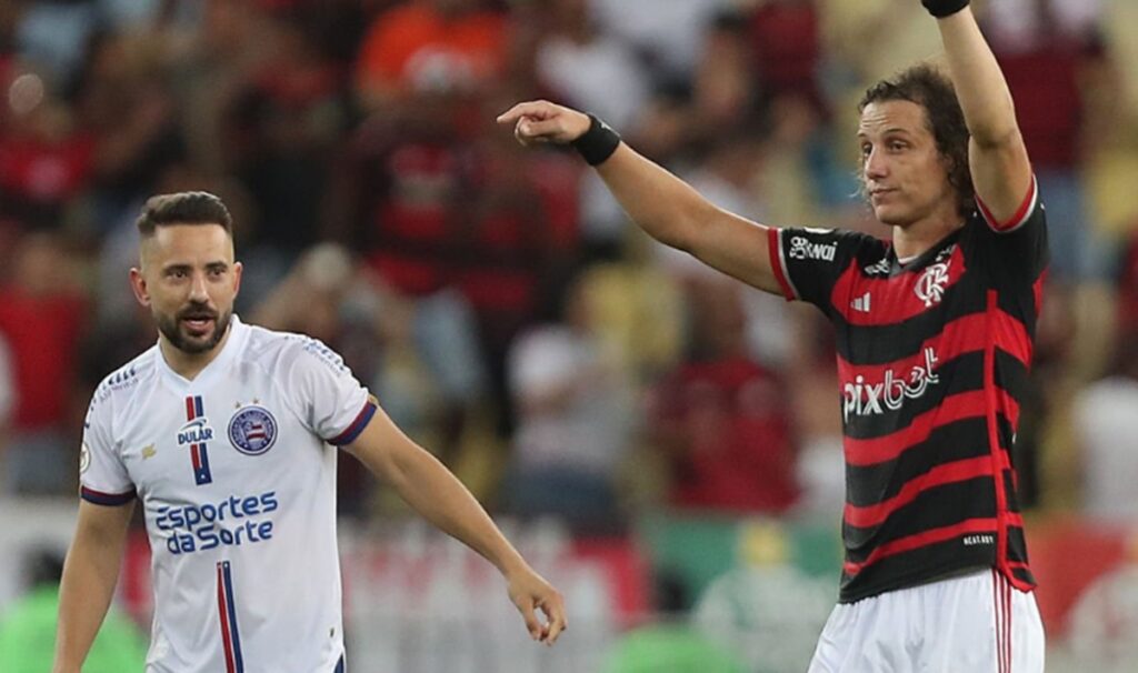 david luiz aponta everton ribeiro em flamengo x bahia