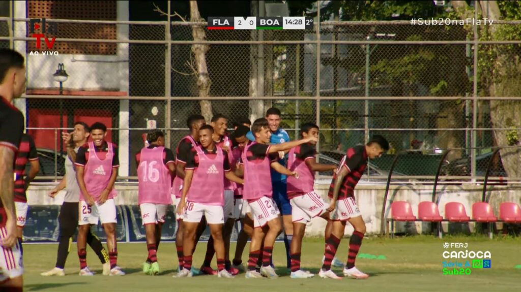 Time sub-20 do Flamengo comemorando gol pelo Carioca Sub-20