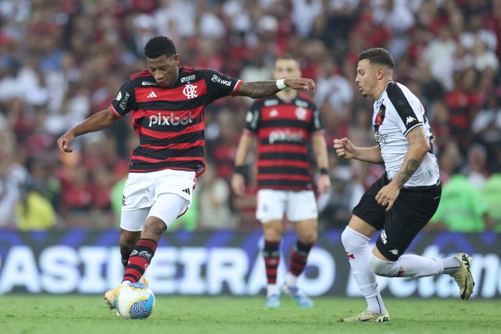 Gonzalo Plata em sua estreia pelo Flamengo contra o Vasco no Brasileirão