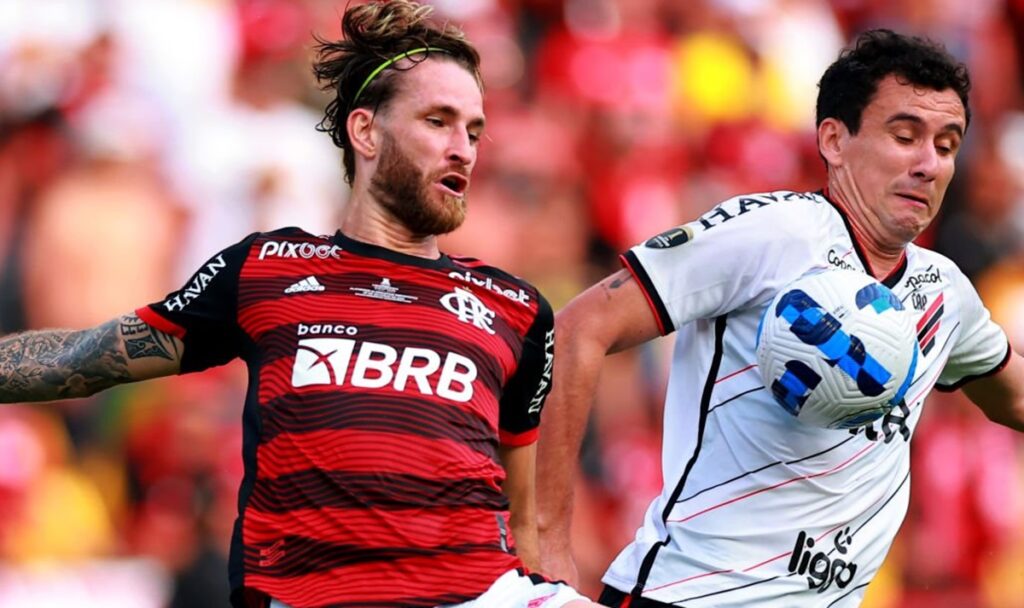 léo pereira em jogo do flamengo contra o athletico pr