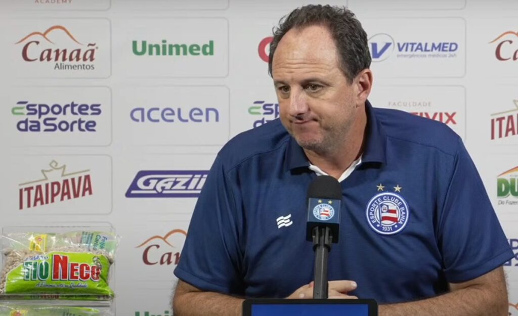 rogério ceni em coletiva falando sobre o flamengo