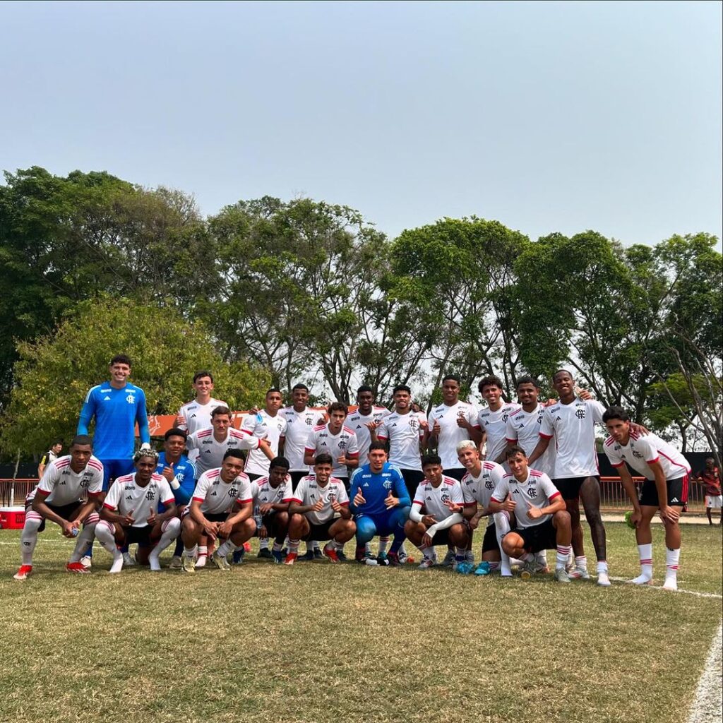 Sub-15 amassa, Sub-17 ganha mesmo com um a menos e Flamengo supera o Madureira