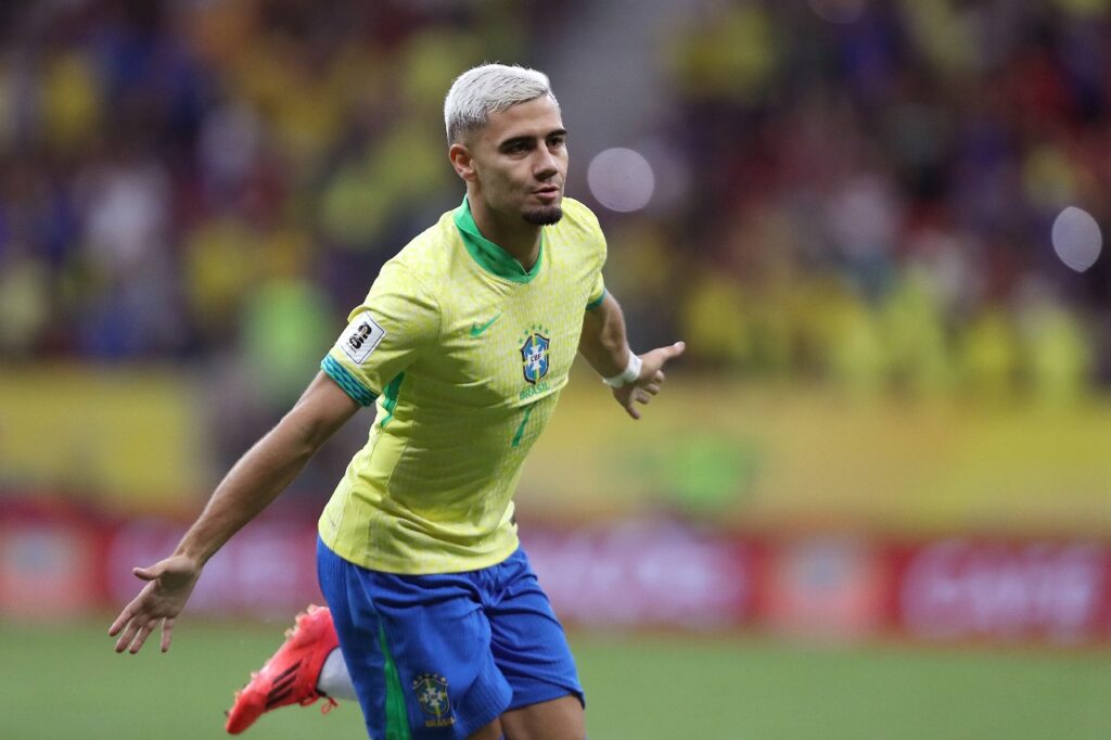 BRASÍLIA, BRASIL - 15 DE OUTUBRO: Andreas Pereira, do Brasil, comemora após marcar o terceiro gol da equipe durante a partida das Eliminatórias Sul-Americanas da Copa do Mundo da FIFA 2026 entre Brasil e Peru na Arena BRB Mané Garrincha em 15 de outubro de 2024 em Brasília, Brasil.