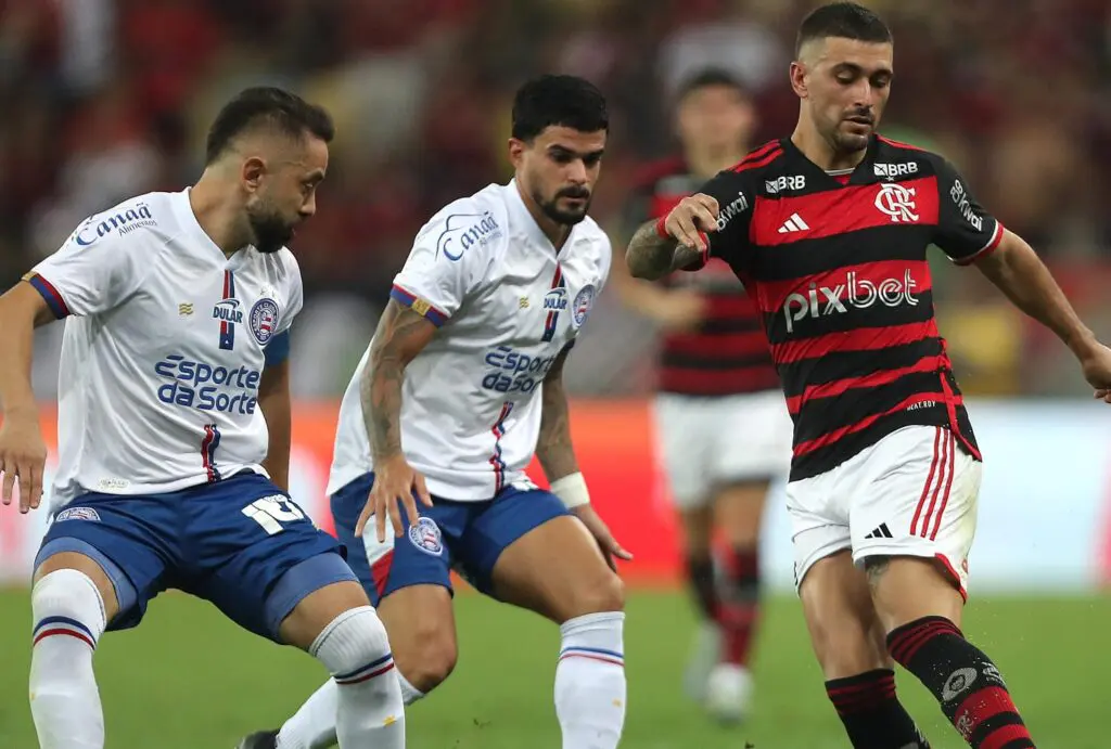 Arrascaeta contra Everton Ribeiro em Flamengo x Bahia