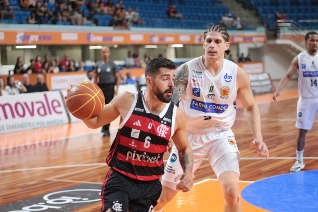 Balbi em quadra em Flamengo x São José; saiba onde assistir jogo contra Mogi pelo NBB