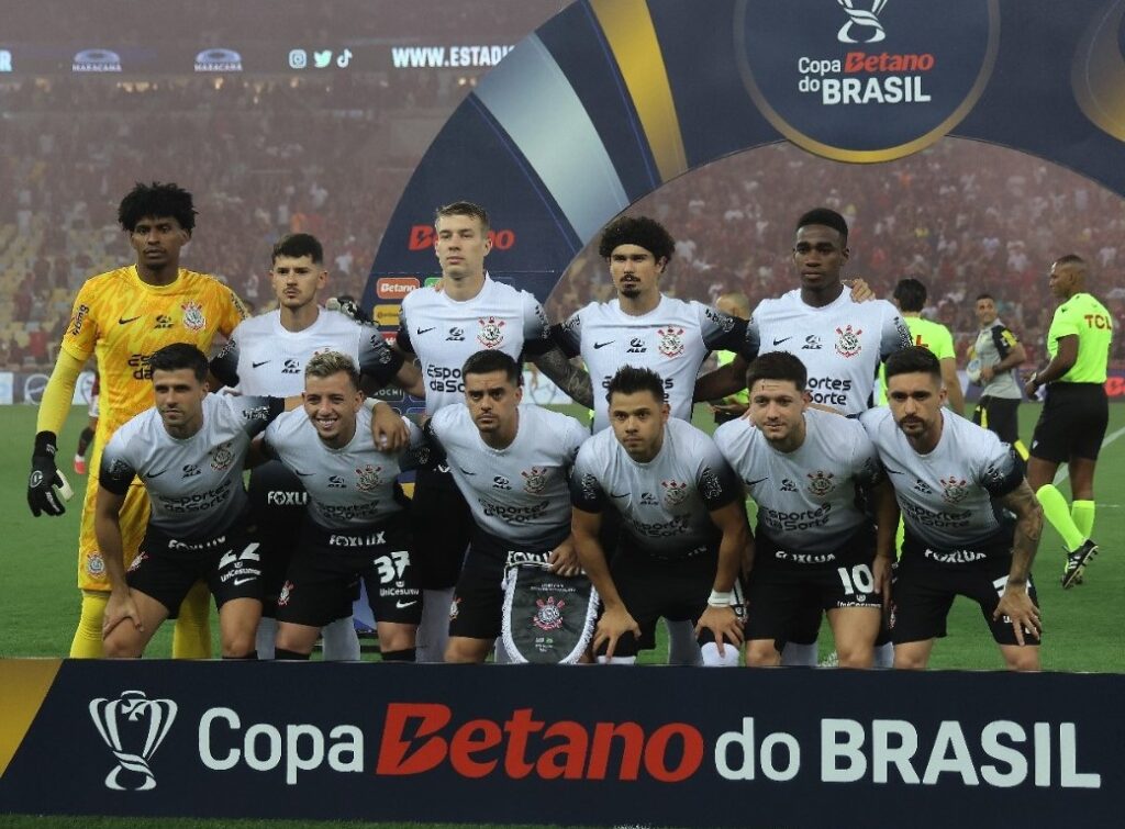 Time do Corinthians antes de enfrentar o Flamengo na Copa do Brasil