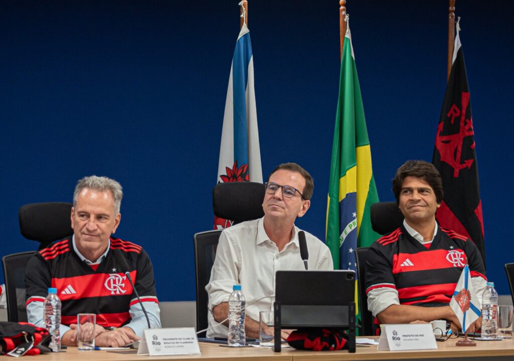 Eduardo Paes na reunião de posse do estádio do Flamengo; Prefeito cita apoio de Lula