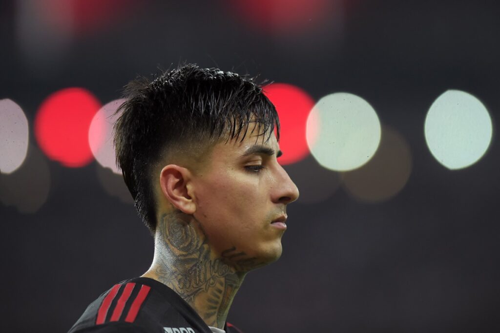 Erick Pulgar apático durante Flamengo x Peñarol pela Libertadores 2024