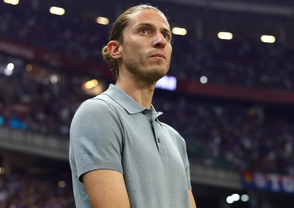 Filipe Luís na beira do campo de Bahia x Flamengo