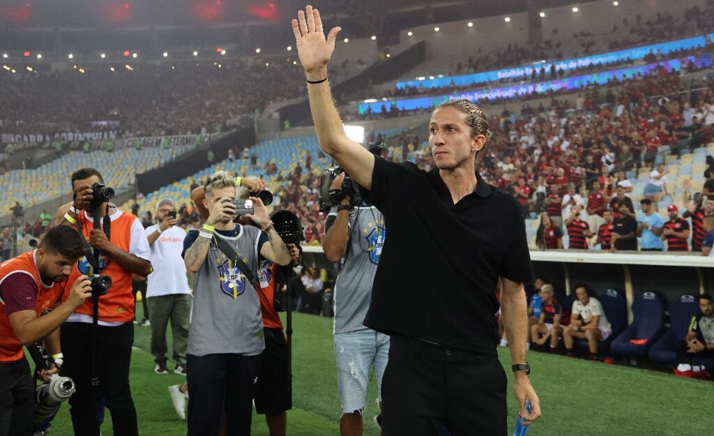 Flamengo Agora: Corinthians, Filipe Luís e estádio