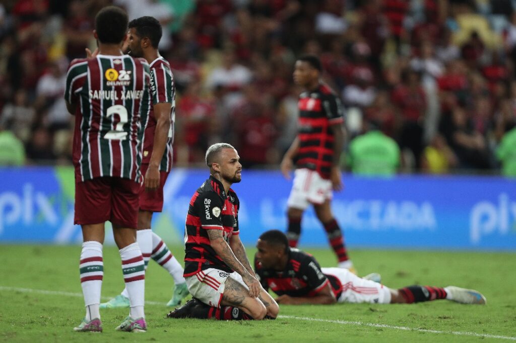 RIO DE JANEIRO, BRASIL - 17 DE OUTUBRO: Michael do Flamengo reage após uma oportunidade de gol durante a partida entre Flamengo e Fluminense como parte do Brasileirão 2024 no Estádio do Maracanã em 17 de outubro de 2024 no Rio de Janeiro, Brasil.