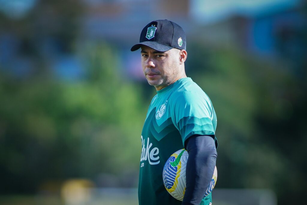 Jair Ventura em treinamento do Juventude; veja como chega o time gaúcho para enfrentar o Flamengo