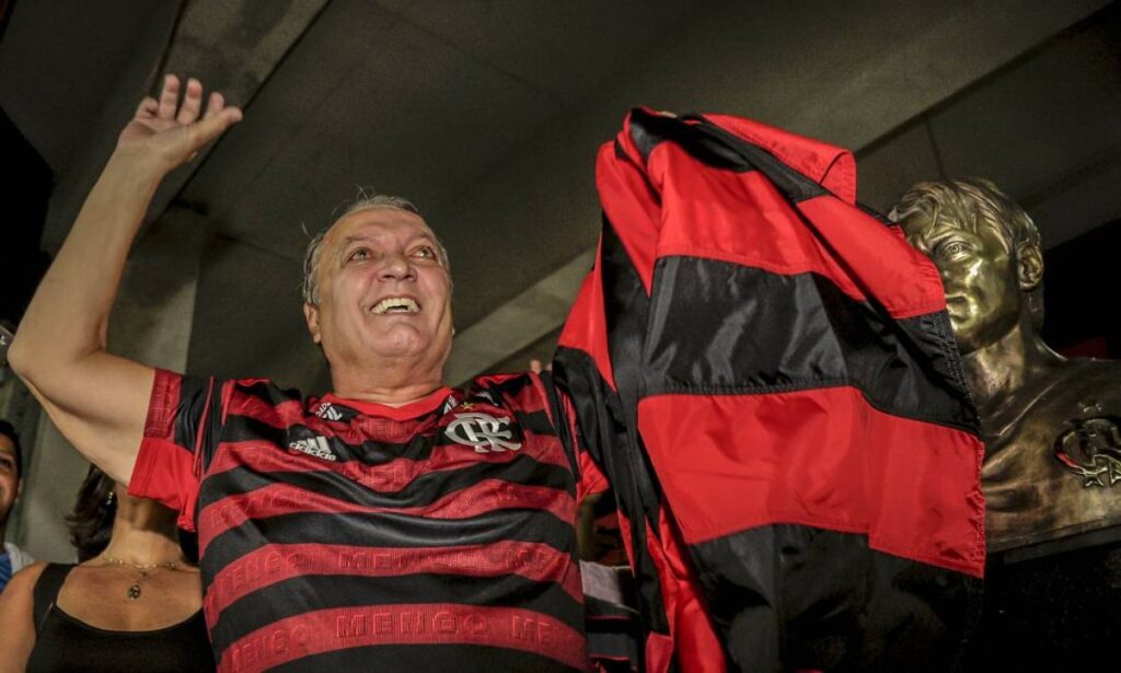 Leandro, ídolo do Flamengo, em cerimônia de busto na Gávea