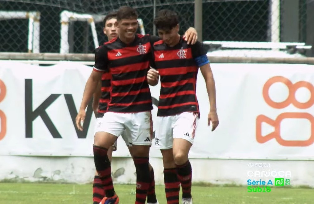 Artilheiro brilha, Flamengo faz 7 a 1 e elimina Botafogo no Carioca Sub-15