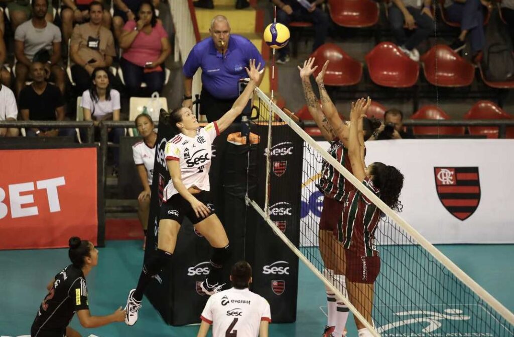 Michelle em quadra pelo Sesc Flamengo contra o Fluminense; ponteira destacou o que o time precisa para vencer a revanche na final do Carioca