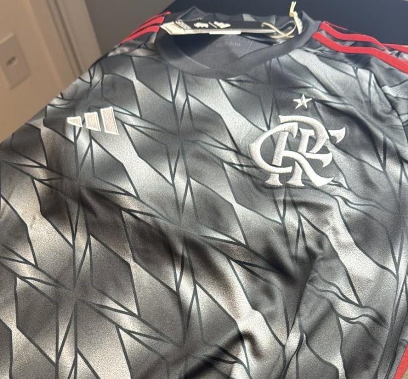 ‘Vexatória’: torcedores reagem à nova camisa do Flamengo