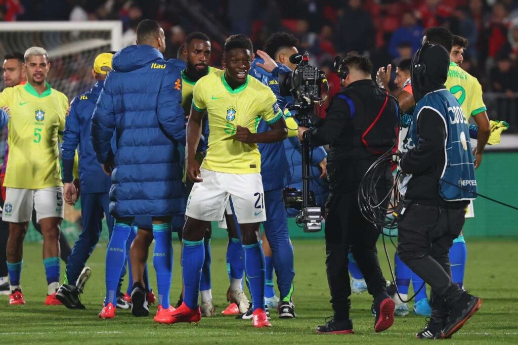 SANTIAGO, CHILE - 10 DE OUTUBRO: Luiz Henrique do Brasil comemora após vencer a partida das Eliminatórias Sul-Americanas da Copa do Mundo da FIFA 2026 entre Chile e Brasil no Estádio Nacional do Chile em 10 de outubro de 2024 em Santiago, Chile.