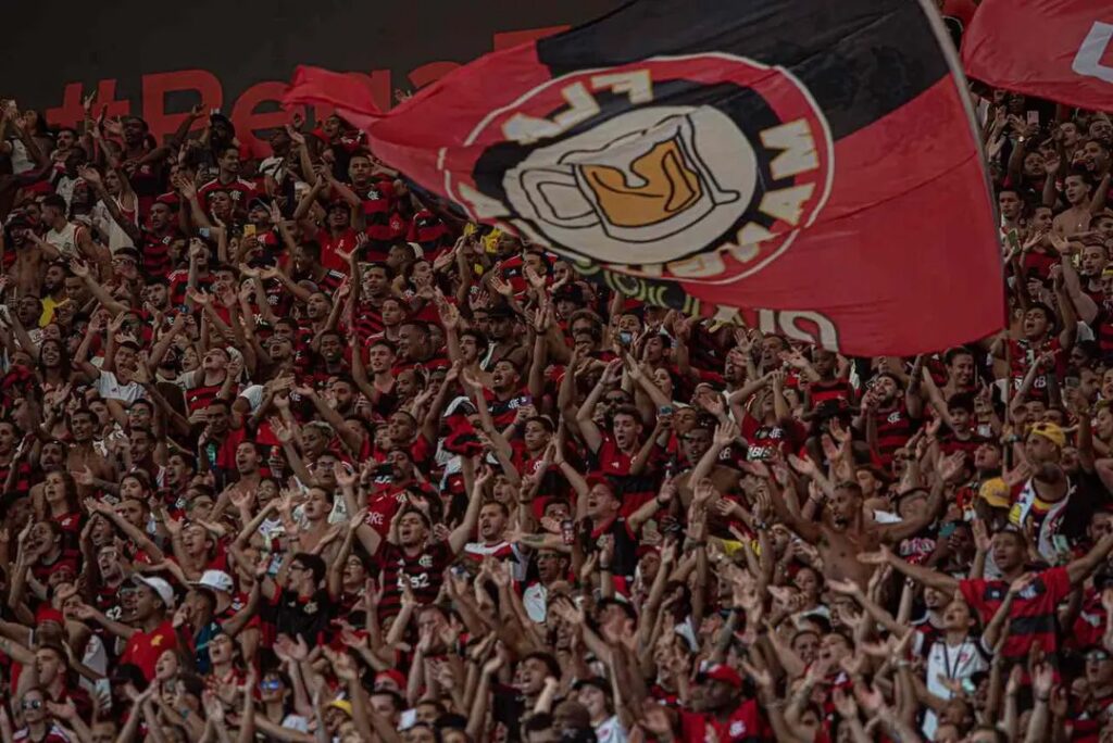 Torcida do Flamengo no Beira-Rio; veja informações sobre ingressos para a partida atrasada no Brasileirão