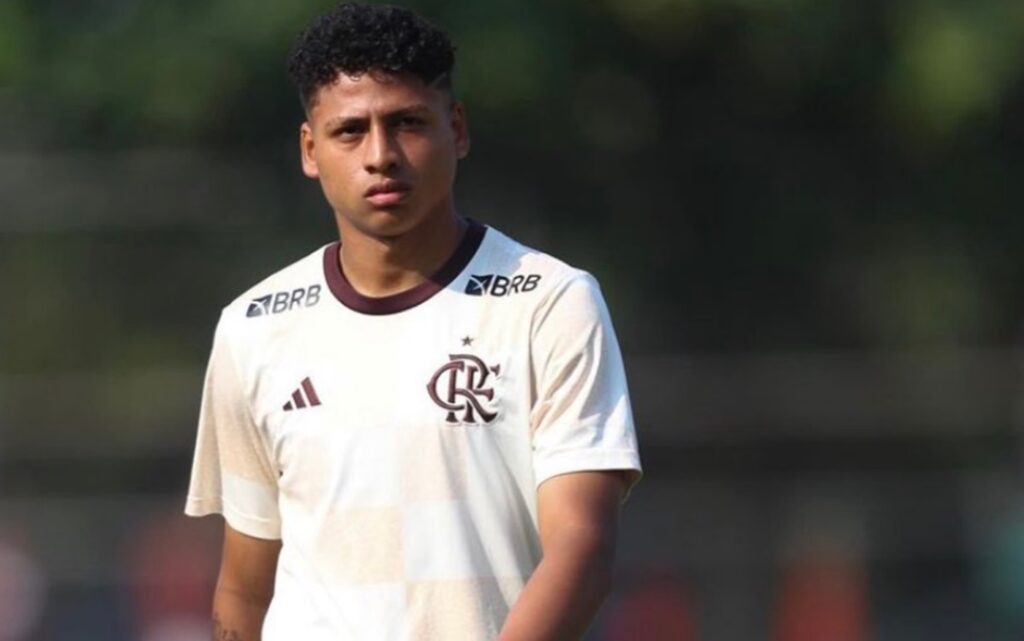 adriano nicolas em pré jogo pelo flamengo na gávea