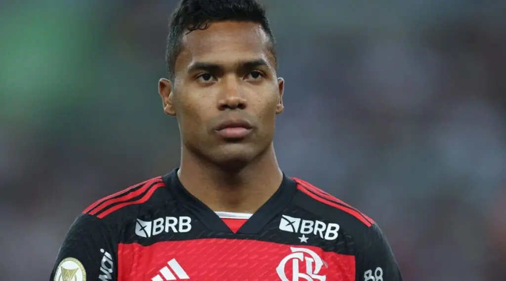 alex sandro em jogo do flamengo no maracanã