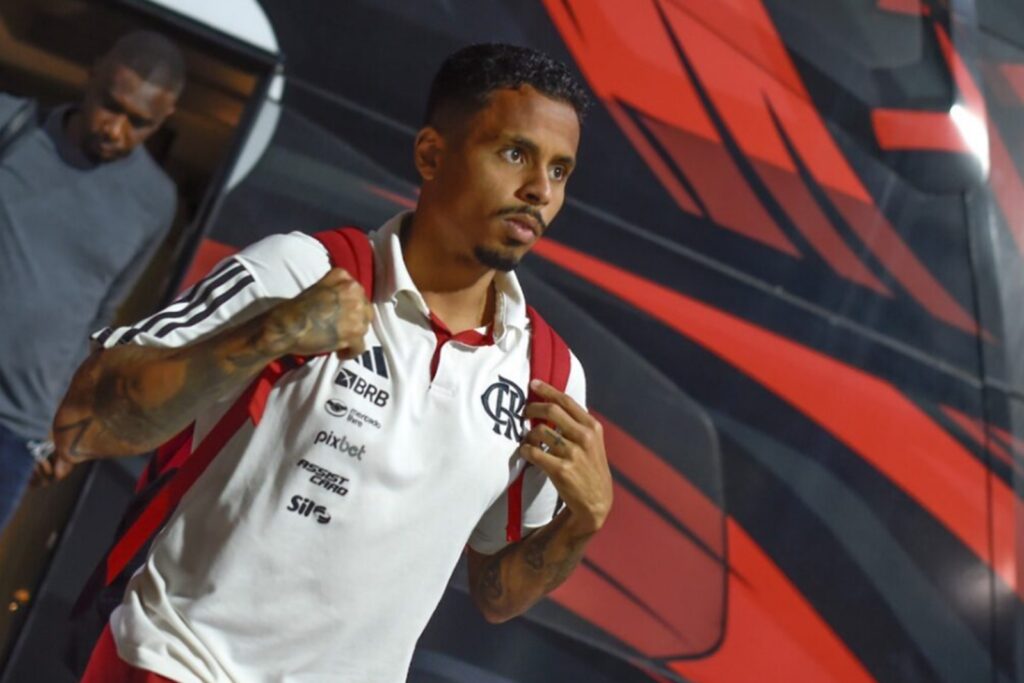 Allan não pediu saída, mas está insatisfeito com fase no Flamengo