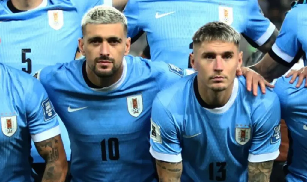 arrascaeta e varela do flamengo em jogo do uruguai contra o peru