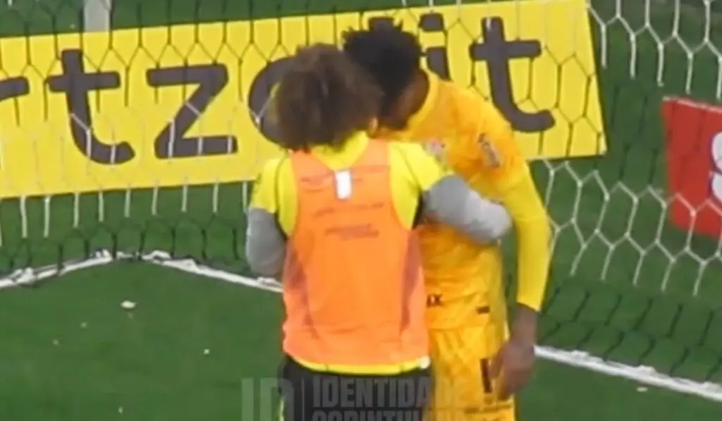 David Luiz consola Hugo Souza depois de vaga do Flamengo; veja