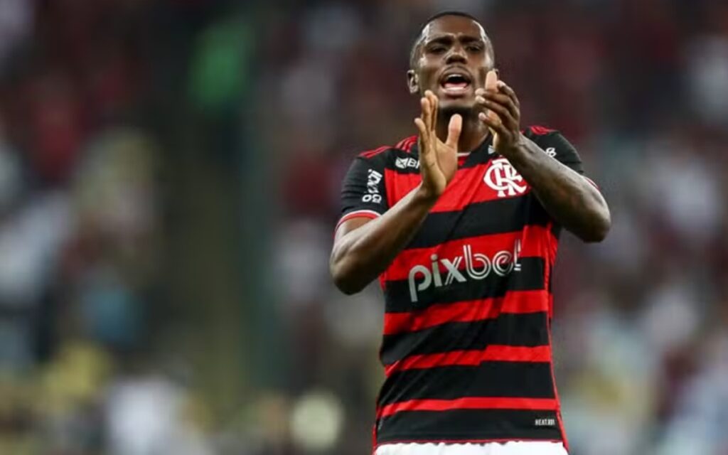 evertton araújo aplaude em jogo do flamengo no maracanã