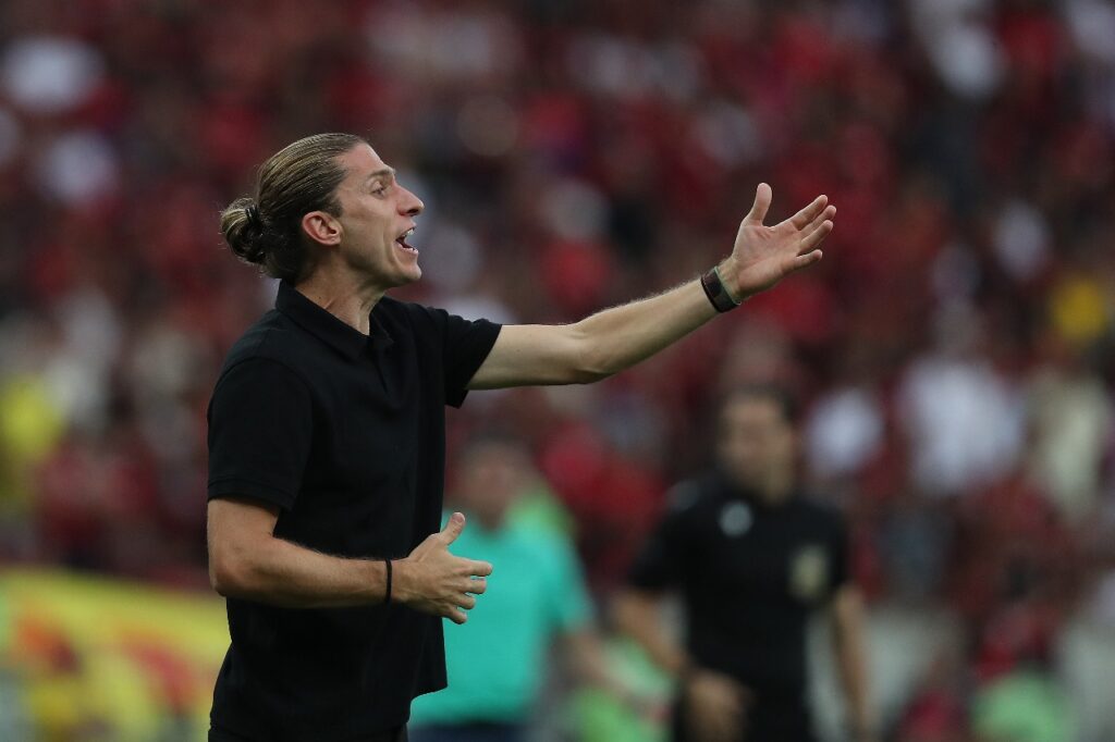 RIO DE JANEIRO, BRAZIL - OCTOBER 26: Filipe Luis coach of Flamengo gestures during the match between Flamengo and Juventude as part of Brasileirao 2024 at Maracana Stadium on October 26, 2024 in Rio de Janeiro, Brazil.