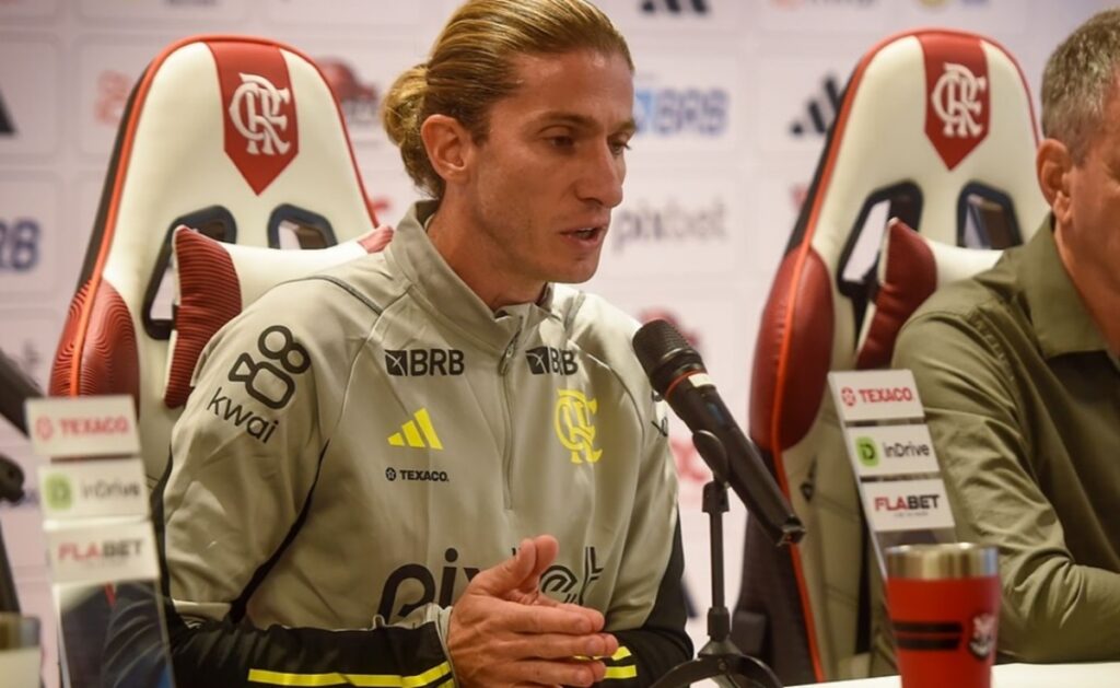 filipe luís em apresentação no flamengo