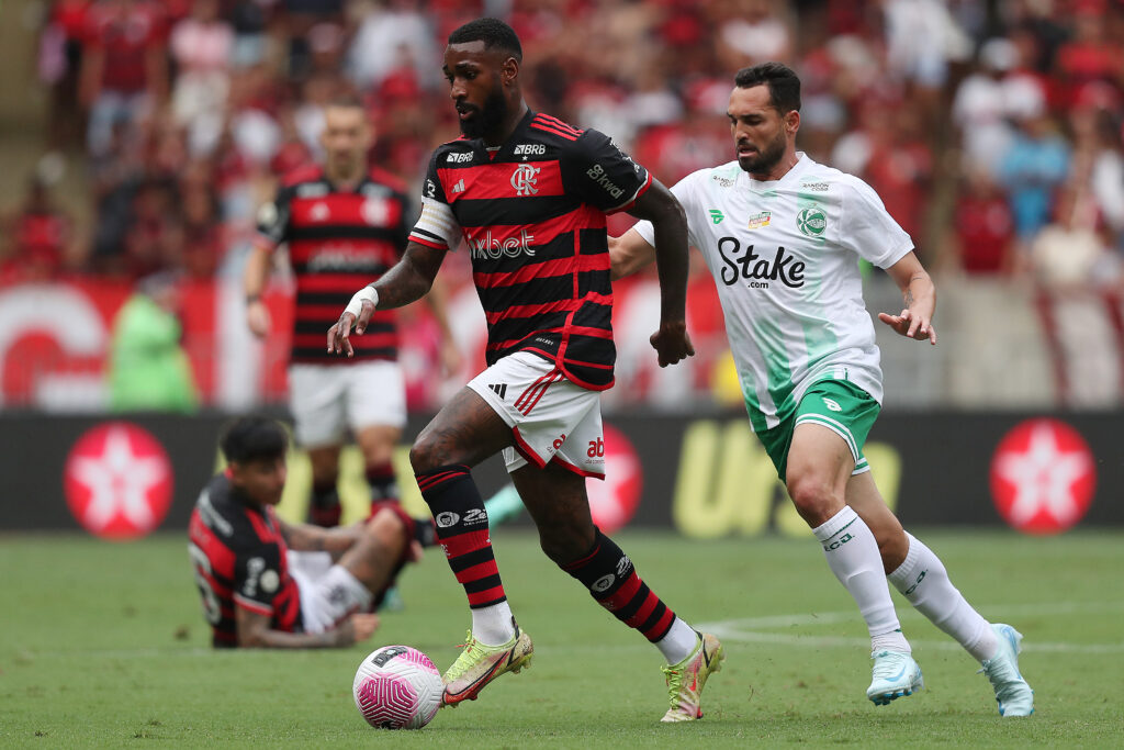 Notas de Flamengo 4×2 Juventude: o brilho do capitão Gerson e mais um jogo ruim do Camisa 6