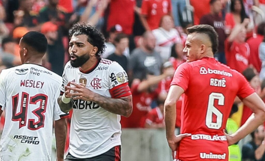 gabigol e renê em jogo entre flamengo e internacional