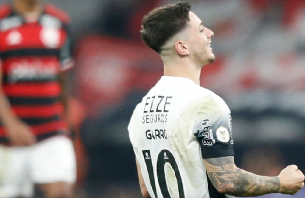 rodrigo garro em jogo do corinthians contra o flamengo