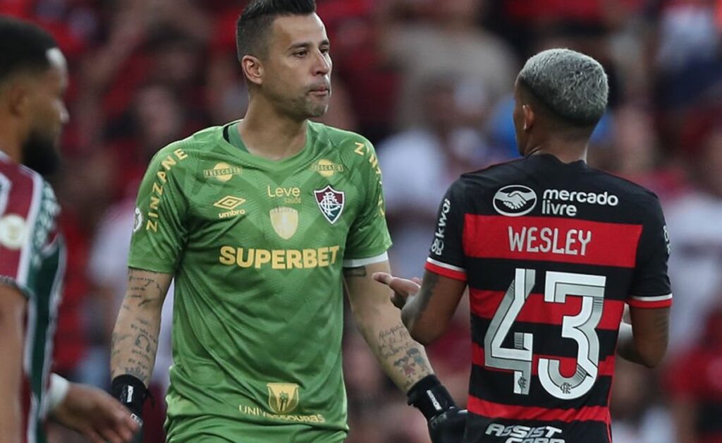 wesley discute com fabio em classico entre flamengo e fluminense