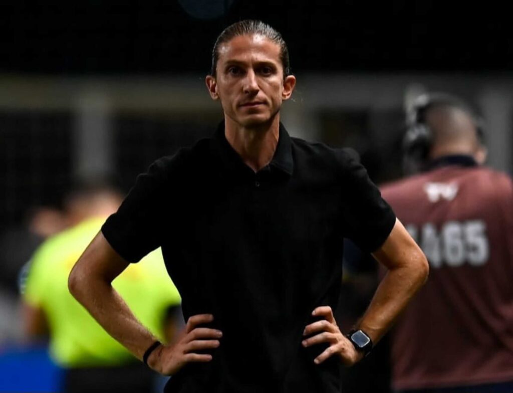 Filipe Luís em jogo do Flamengo contra o Cruzeiro; técnico defendeu atuação do VAR