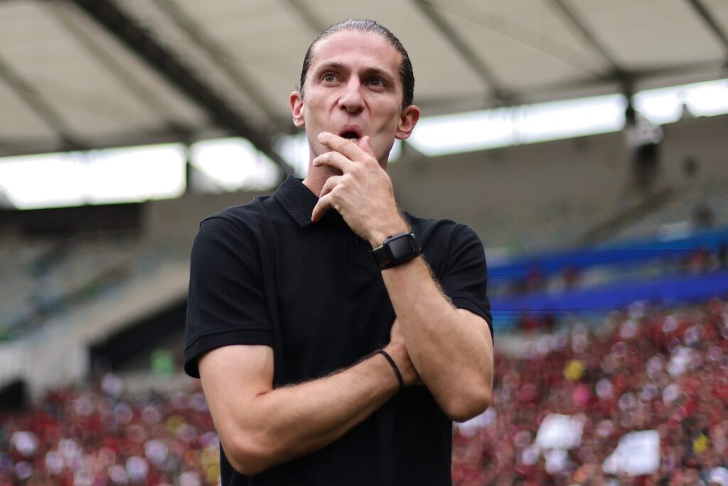 ‘Não tenho nada a ver com isso’: Filipe Luís minimiza pressão e ambiente de Atlético-MG e Arena MRV