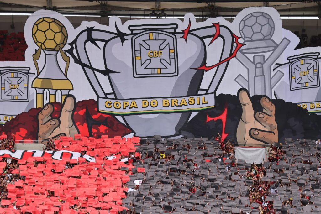 Taça da Copa do Brasil no mosaico 3D da torcida do