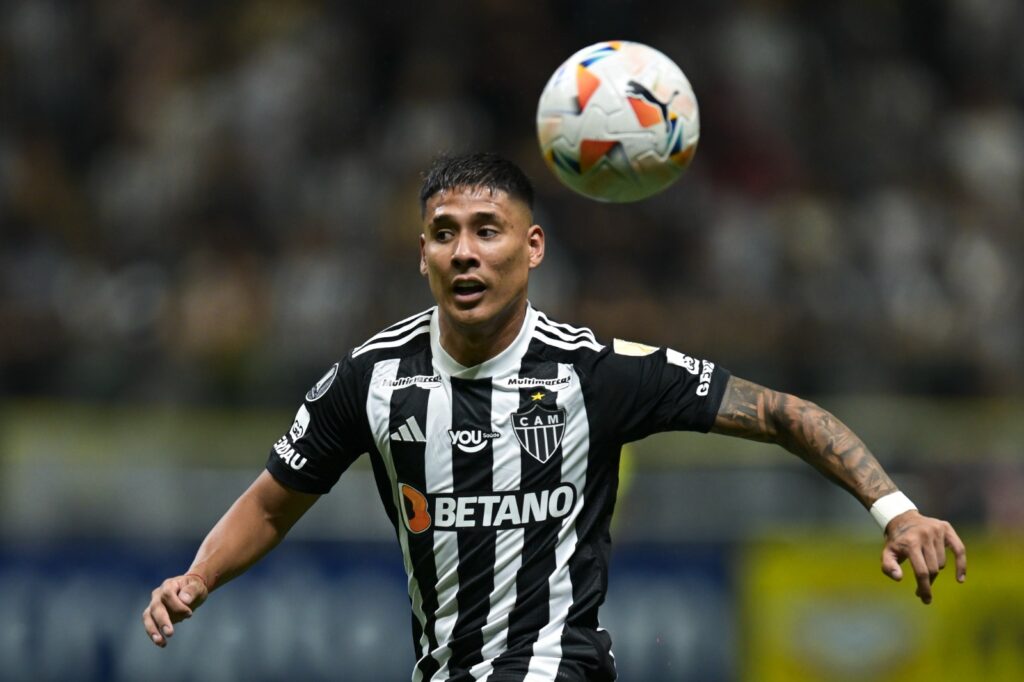 Zaracho em campo pelo Atlético-MG; meia e Bernard retornam contra o Flamengo na final da Copa do Brasil