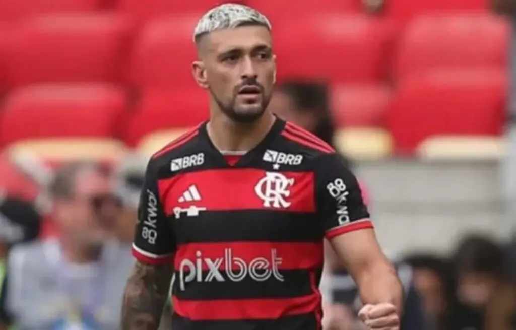 arrascaeta em jogo do flamengo contra o atlético-mg