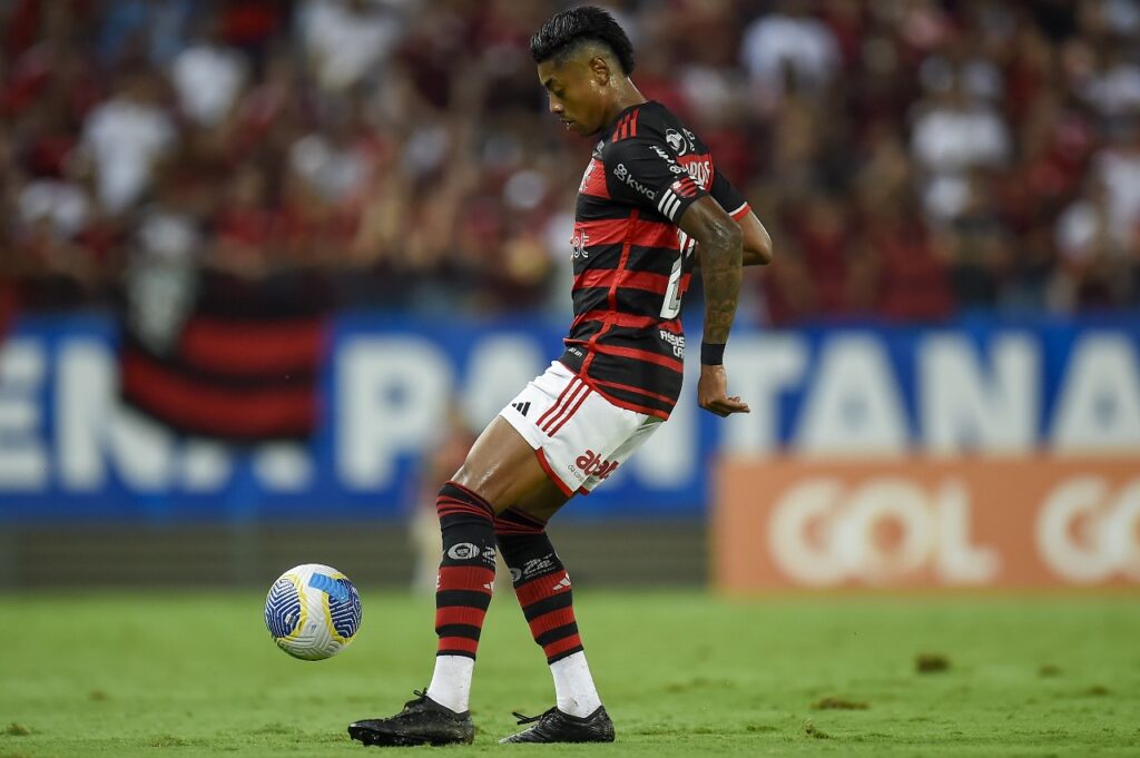 Bruno Henrique domina a bola em Cuiabá 1x2 Flamengo, pelo Campeonato Brasileiro 2024