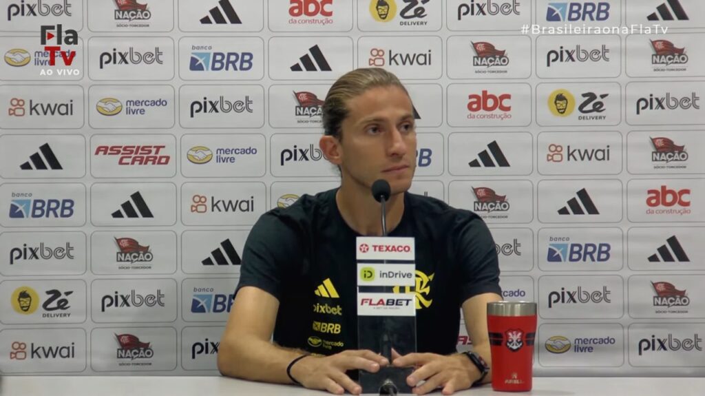 Filipe Luís em entrevista coletiva após vitória do Flamengo sobre Cruzeiro.