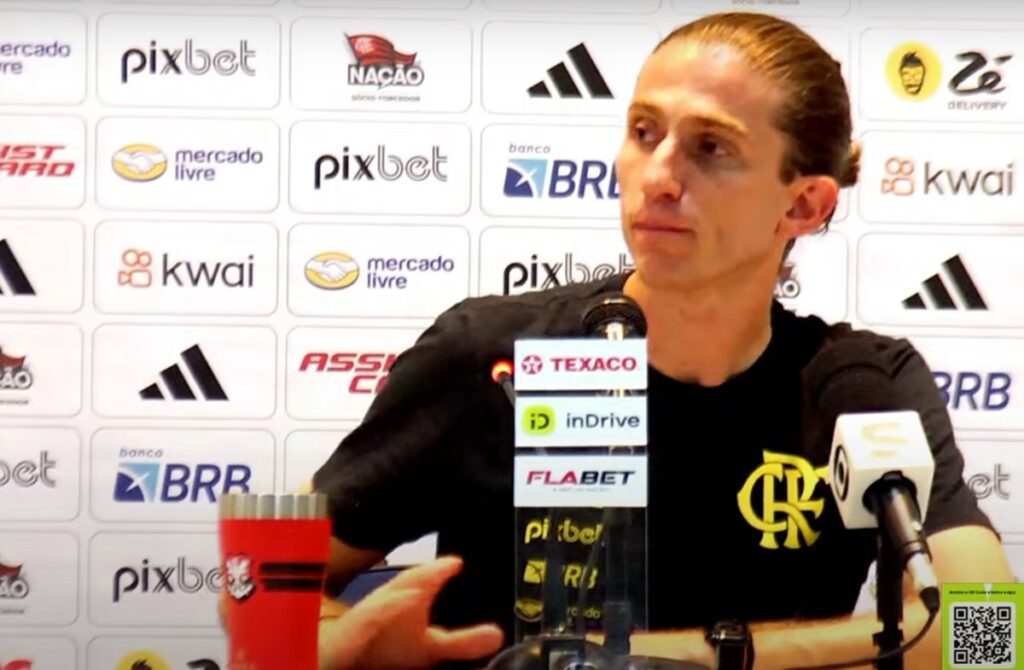 filipe luís em entrevista coletiva no flamengo após vitória contra o cuiabá