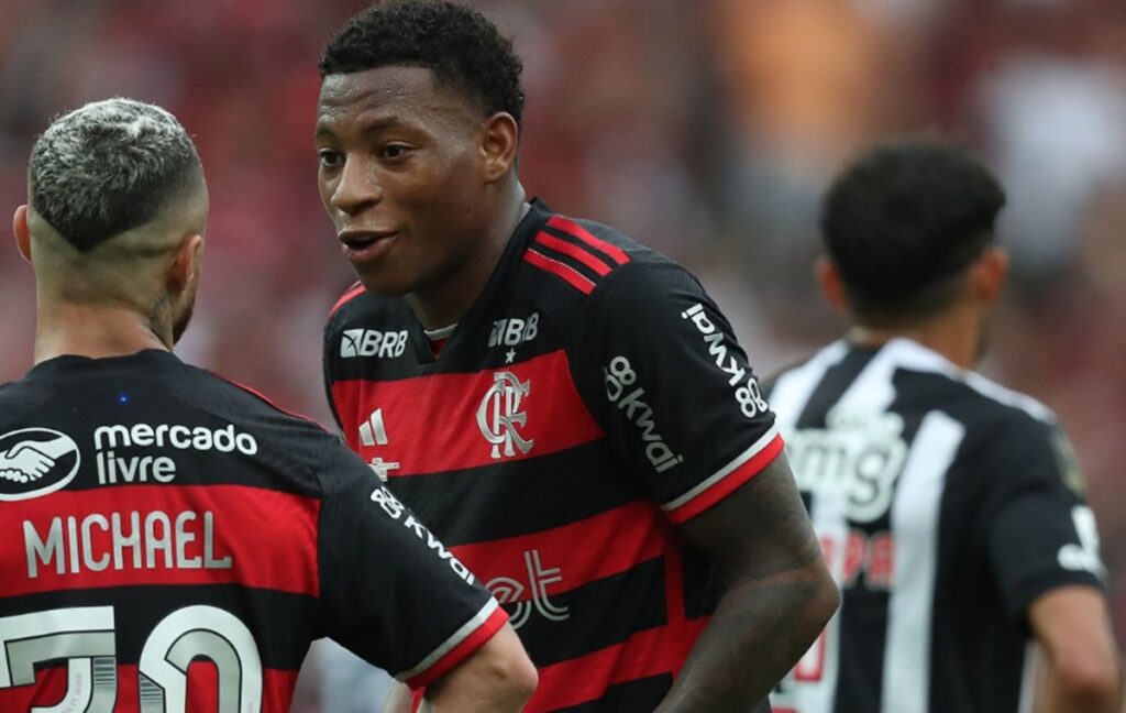 gonzalo plata e michael em jogo entre flamengo e atletico mg