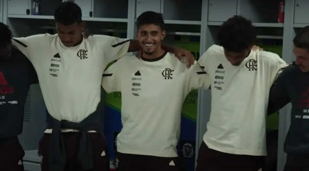 Guilherme arranca sorrisos no vestiário do Flamengo; assista