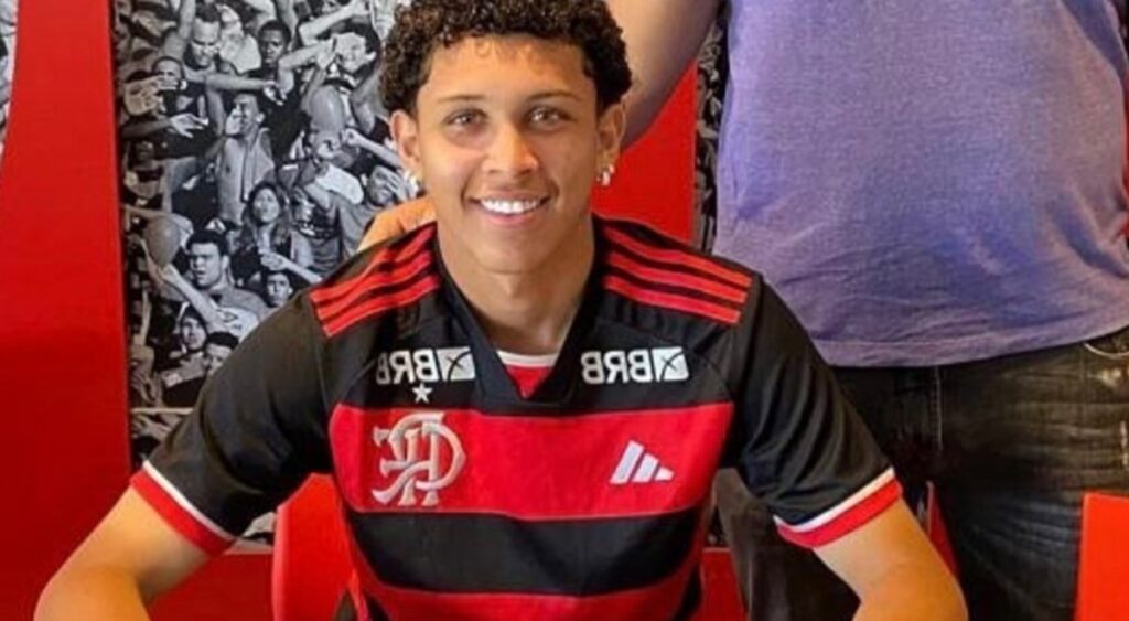 lucas vieira assina com o flamengo