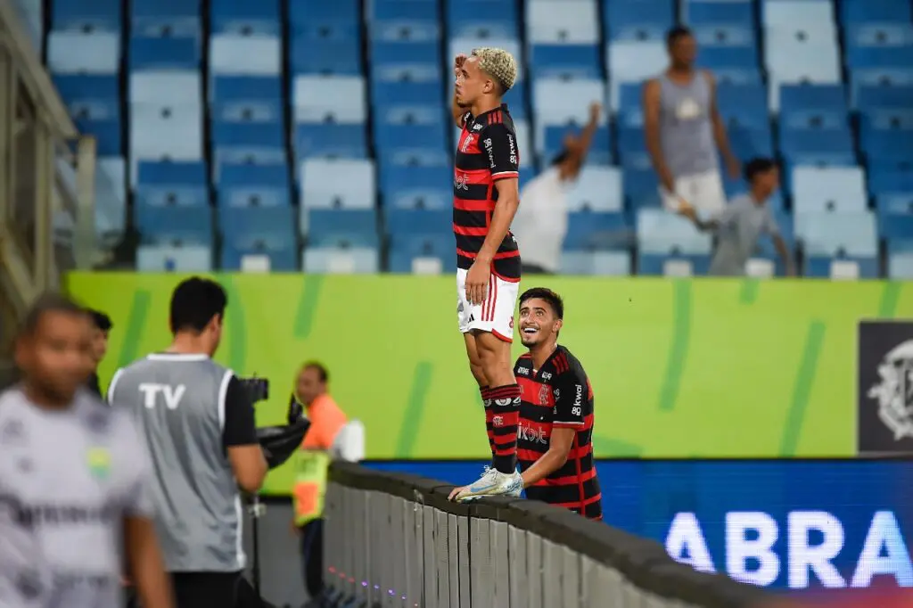 Matheus Gonçalves e Guilherme, autores dos gols do Flamengo contra o Cuiabá.