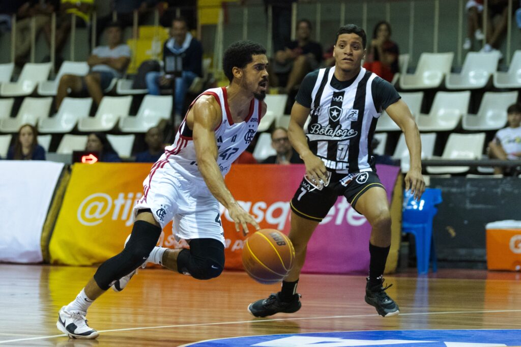 FlaBasquete em ação contra o Botafogo.