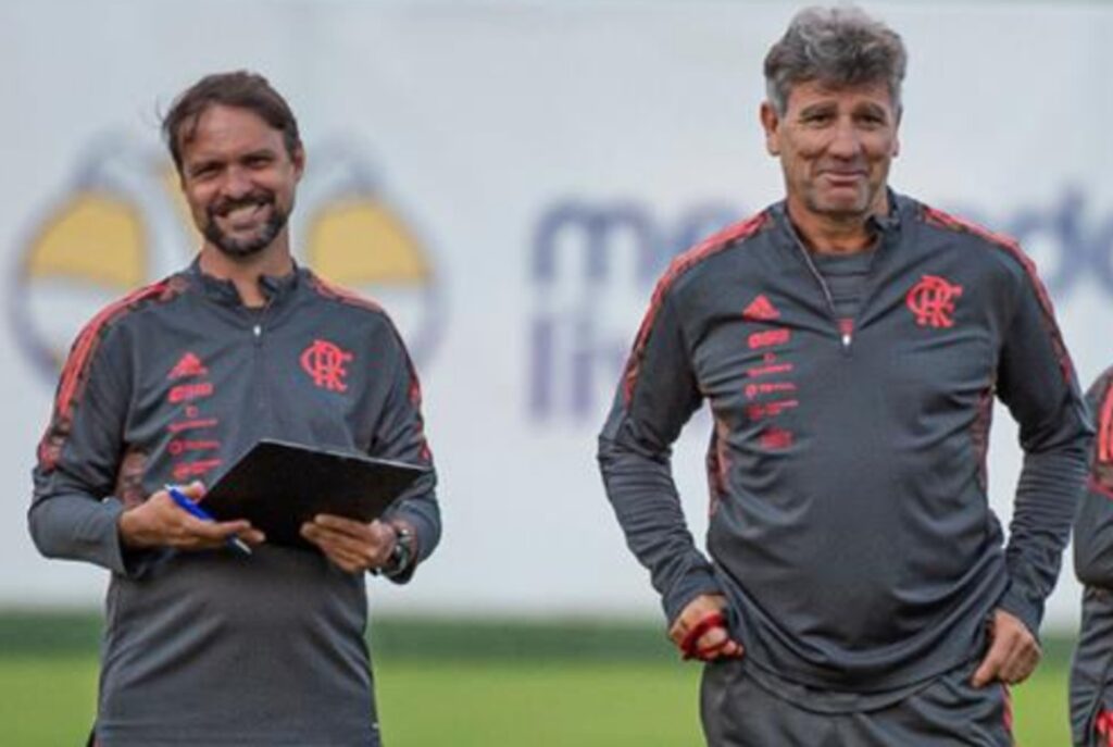 renato gaúcho e maurício de souza em treino do flamengo